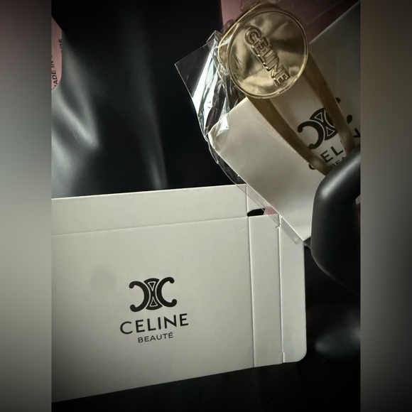 Celine Accessories - 💫 Celine Beauté NIB Gold Clip